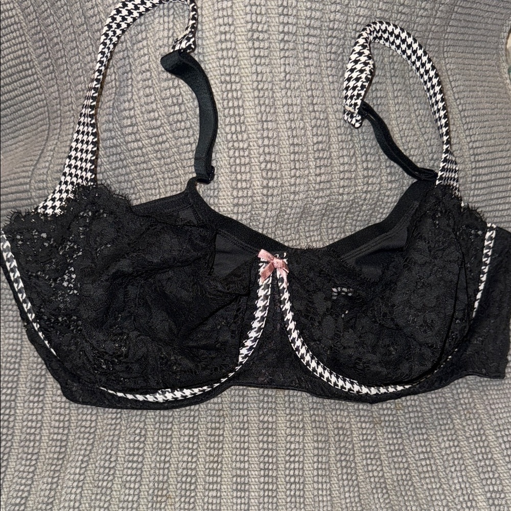 Cacique Black Lace Bra with Houndstooth Accents